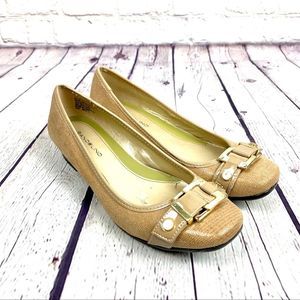 Bandolino Beige Leather Flats with Buckle Size 6.5